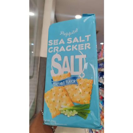 Blue bag of Pepito's Sea Salt Cracker Salt, vegetable flavor, showing crackers with green onions.