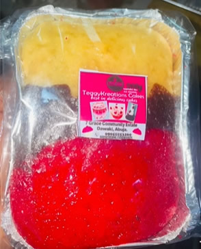 Teggy Vanilla & Red Velvet Cake